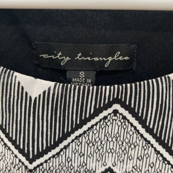𝅺CITY triangles elastic waist dress Small - Picture 4 of 8